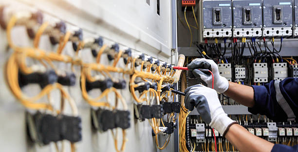 Professional Electrician technician working in Desert Aire, WA